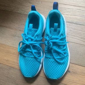 Puma women’s tennis shoe